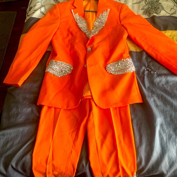 Custom suit - Picture 3 of 7